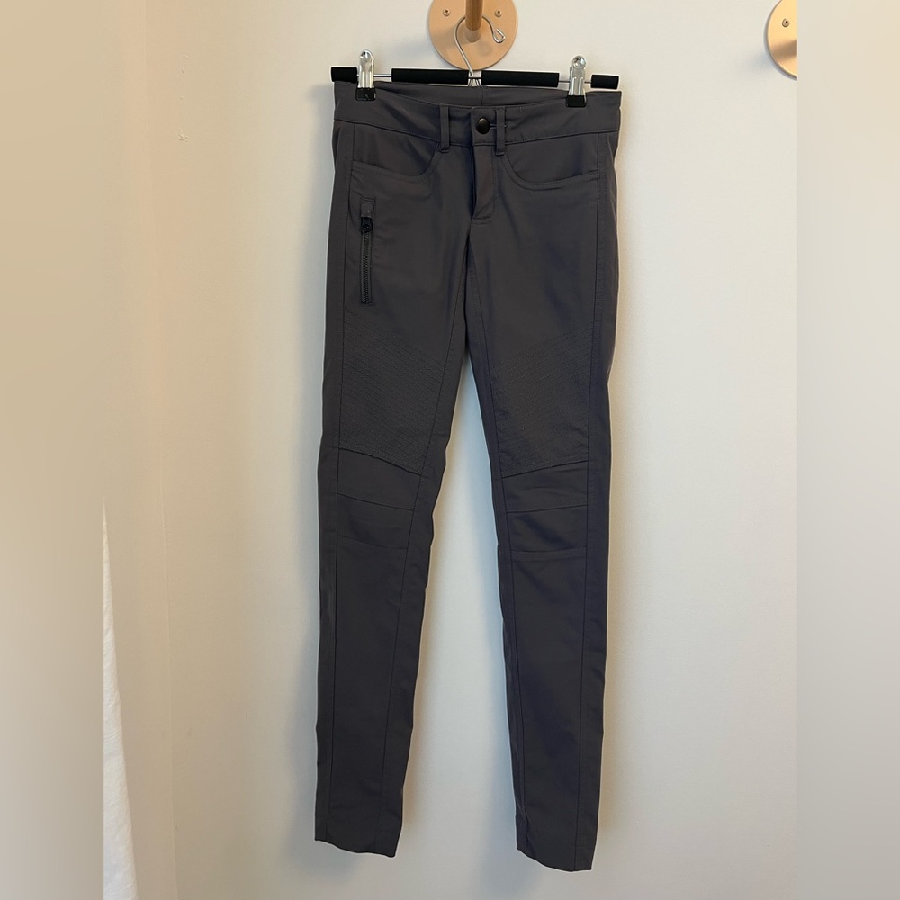 Lululemon women’s skinny fit pants with 5 pockets